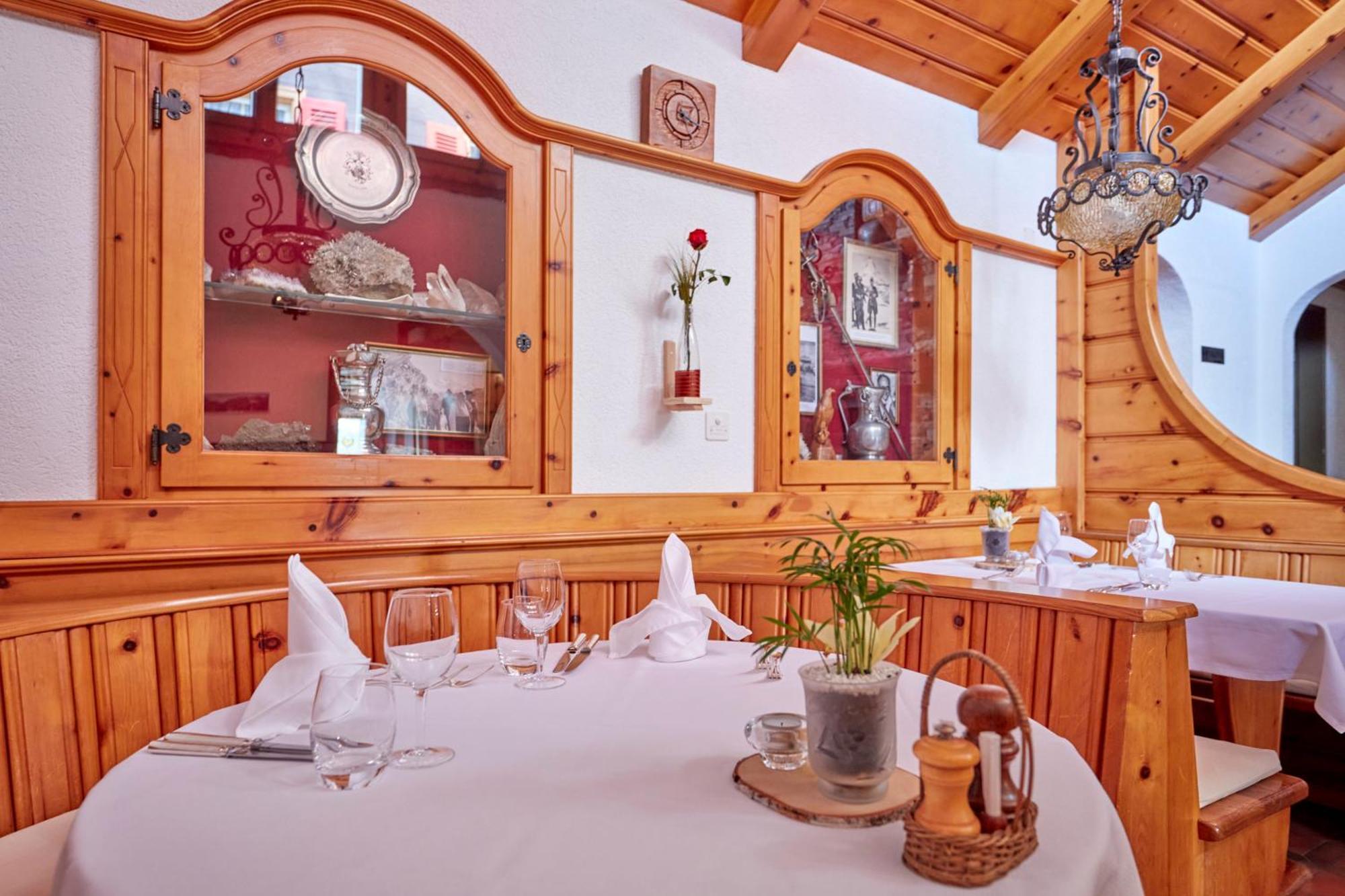 Hotel Alpenblick Zeneggen Ngoại thất bức ảnh