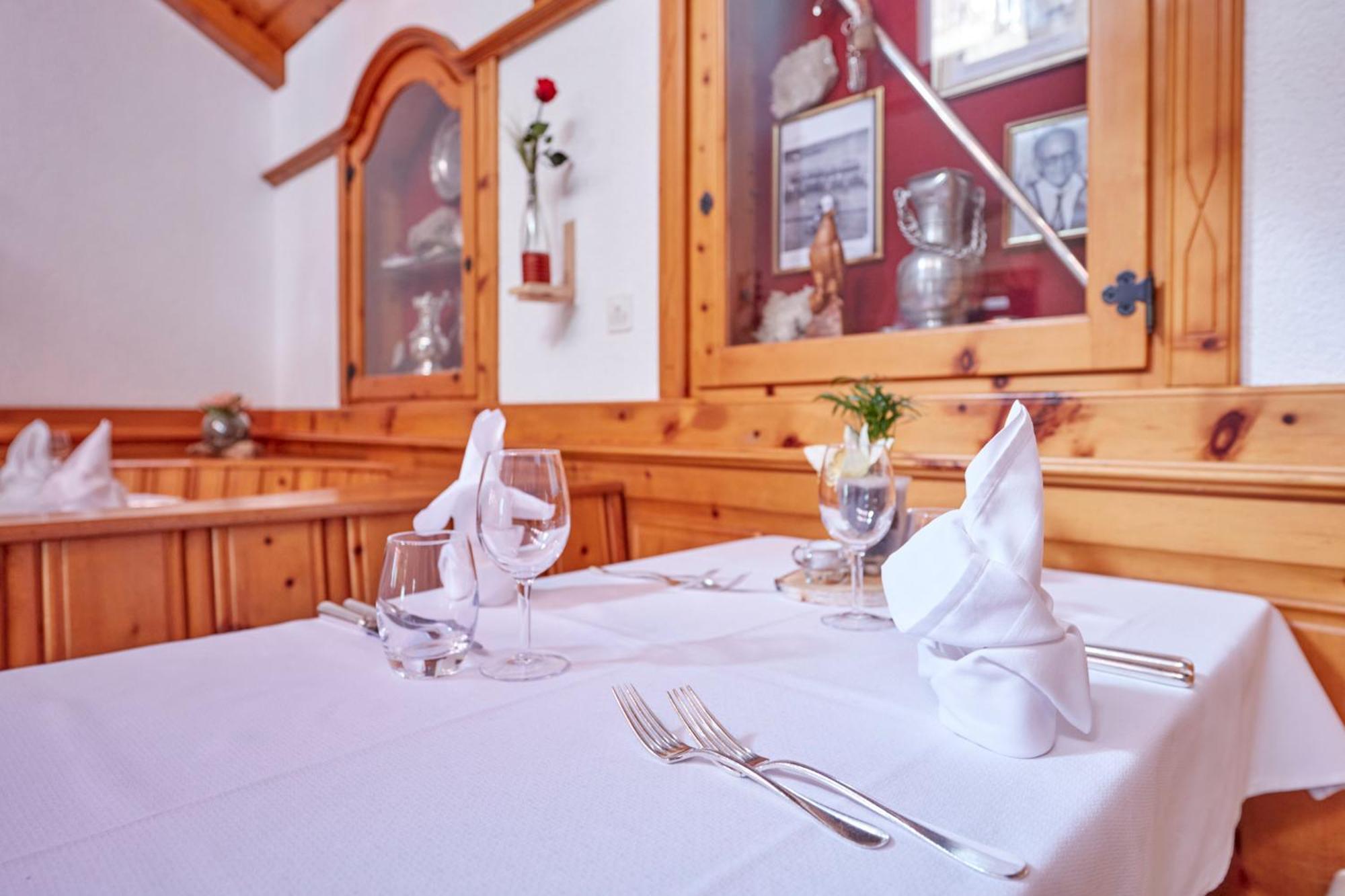 Hotel Alpenblick Zeneggen Ngoại thất bức ảnh