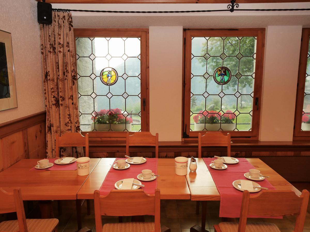 Hotel Alpenblick Zeneggen Ngoại thất bức ảnh